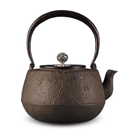 肩衝松竹铁壶（银摘）